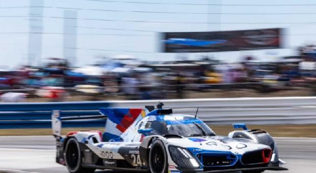 First sprint race of the IMSA season at Long Beach with two BMW M Hybrid V8s and three BMW M4 GT3s